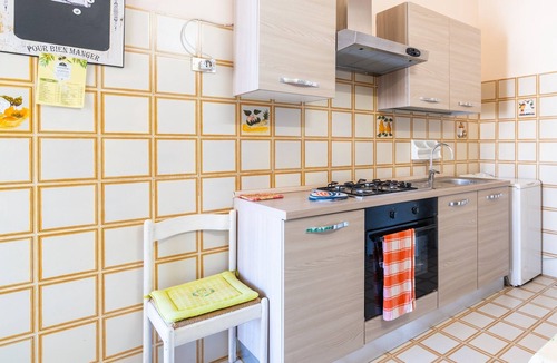 Noto Marina Apartment | Apartment 'Preside Vista Giardino' with Shared Garden, Wi-Fi and Air Conditioning