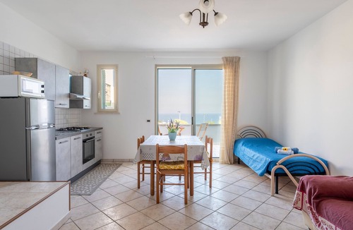 Santa Cesarea Terme Apartment | Apartment 'Residence Degli Oleandri - Aria' with Sea View, Wi-Fi and Air Conditioning