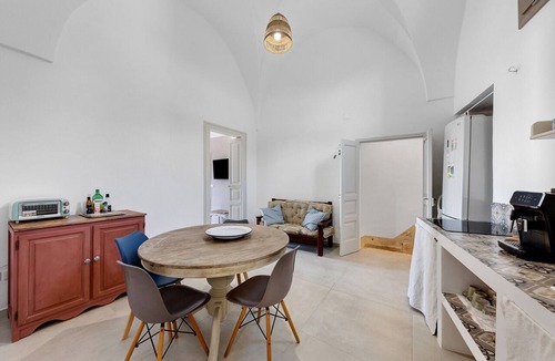 Corsano Apartment | Apartment 'Relais Filomarino Vacanze' with Private Pool, Wi-Fi and Air Conditioning