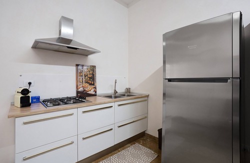 Marsala Apartment | Apartment 'Superior Il Cortiletto 21' with Shared Terrace, Wi-Fi and Air Conditioning