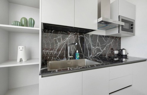 Municipio 3 Apartment | Apartment 'U Gnore - Polpo Room' with Sea View, Wi-Fi and Air Conditioning