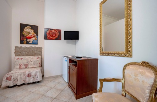 L'Assunta Apartment | Apartment 'Villa Tonia - Stanza Rosa' with Private Terrace, Wi-Fi and Air Conditioning