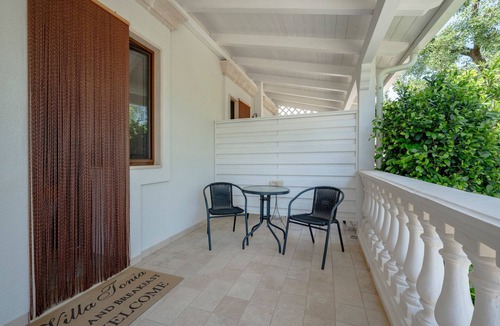 L'Assunta Apartment | Apartment 'Villa Tonia - Stanza Rosa' with Private Terrace, Wi-Fi and Air Conditioning