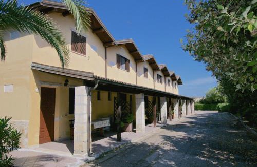 Santa Maria House | Apartments with a shared pool near the Adriatic Sea