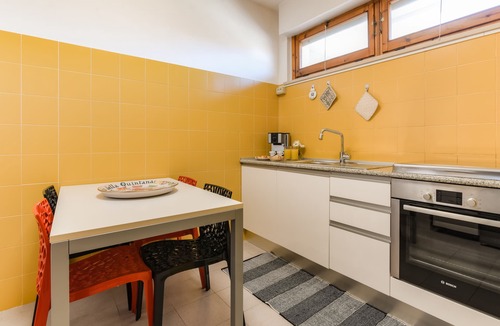 Fertilia Apartment | At Dario's house: a stone's throw from the sea with parking space