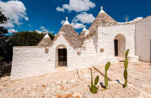L'Assunta Villa | Authentic Trulli with Private Pool, Sleeps 7 in Monopoli Countryside. Pet Friendly