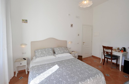 Amalfi Bed & Breakfast | B&B La Cascata Camera Positano