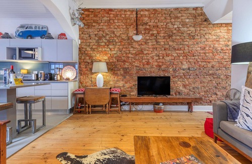 Cape Town City Centre Cottage | Backup-Powered Modern Art Decor Apartment in walking distance to V&A Waterfront