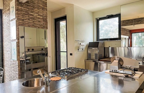 Spoltore Villa | Beautiful private villa with A/C, WIFI, private pool, TV, patio, pets allowed and panoramic view