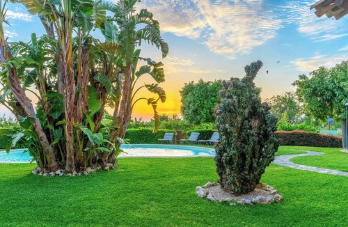 Polistena Villa | Beautiful private villa with private pool, A/C, WIFI, hot tub, TV and patio, close to Gioia Tauro