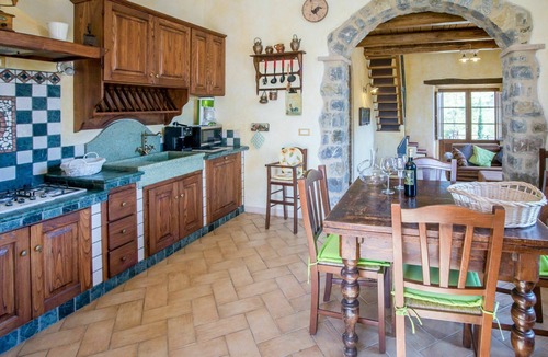 Seggiano House | Beautiful private villa with WIFI, private pool, hot tub, TV, patio, pets allowed and panoramic .
