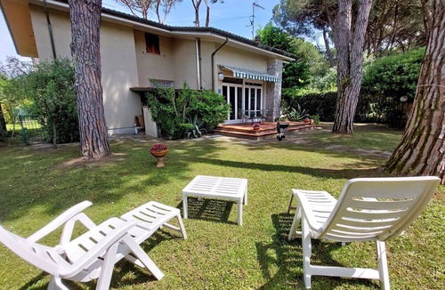 Ronchi House | Beautiful villa for 7 people with WIFI, TV and pets allowed, close to Forte Dei Marmi