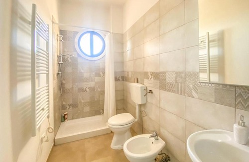 Bitonto House | Blue Room - Camera Matrimoniale con Garage Privato