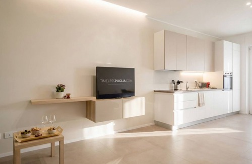 Municipio 2 Apartment | Borgo Felice 5 (Cozy Apartment with Balcony)