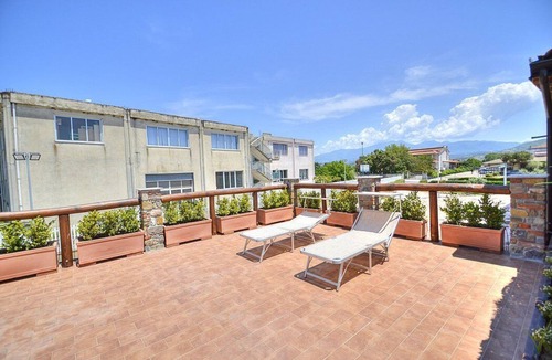 Marina di Casal Velino House | Casa Biancolilla C: A welcoming apartment situated at a short distance from the beach, with Free WI-FI.