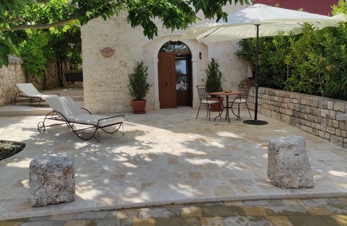 Locorotondo House | CASA CICCONE CARDONE , trulli with Jacuzzi and private parking lot