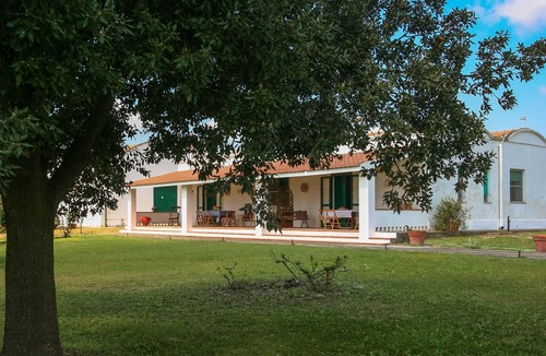 Pisticci House | Casa del Gelsomino, Ionian Coast of Matera: 5 km from the sea, A/C, garden, Wi-Fi