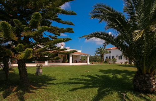 Pisticci House | Casa delle Rose, Ionian Coast of Matera: 5 km from the sea, A/C, garden, Wi-Fi