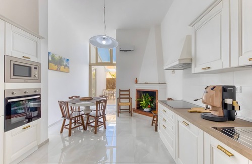 Alessano House | Casa Don Paolo – Apartment with Terrace and A/C