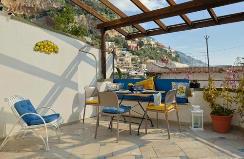 Positano Apartment | Casa Flavia - POSITANO CENTER - 5 MINUTES TO BEACH - For 6 people, ideally located in the heart of Positano, with terrace, 2 bathrooms and 3 bedrooms
