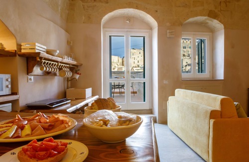 Sasso Barisano Apartment | Casa Grotta Suite in Sasso Barisano, Matera