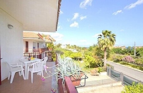 Letojanni House | Casa Mariabetta B: A graceful apartment which faces the sun and the sea, with Free WI-FI.