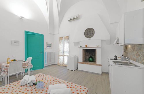 Cerfignano Apartment | Casa Miggiano 6 BR Apartment in Town, Santa Cesarea Terme, Italy