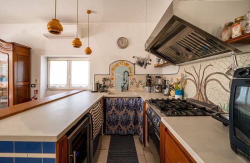 San Vito dei Normanni Villa | Casa Serena: with Pine Forest, Jacuzzi Tub & BBQ near the beach, Pet Friendly
