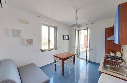 Santa Maria di Castellabate House | Casa Terry B: A graceful apartment located right on the beach, with Free WI-FI.