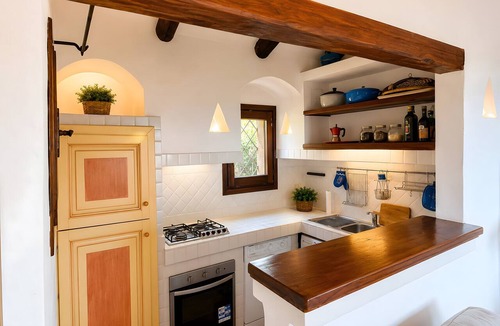 Liscia di Vacca Apartment | Casa Urania Apartment with Shared Pool, Private Terrace, and Wi-Fi