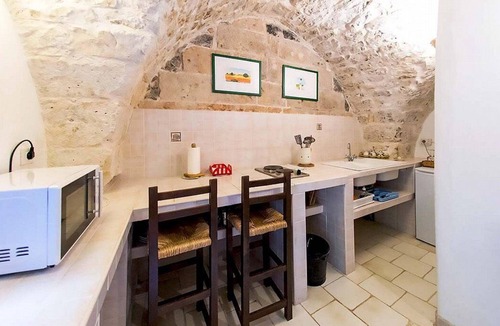 San Vito dei Normanni House | Casa Vega A: A welcoming apartment that is part of an ancient country house in the characteristic style of the Apulian countryside, with Free WI-FI.
