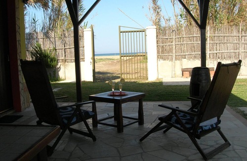Avola Cottage | Chalet with private pool with direct beach access