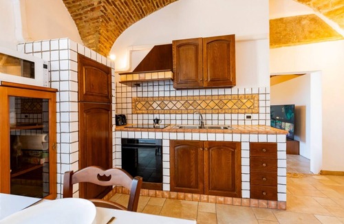 Vasto Apartment | Charming and comfortable 85 square meters apartment, perfect for four people, located in a detached period building with vaulted ceilings (access via steps).The property is centrally located near the Belvedere di Vasto (pedestrian area) and enjoys a sple