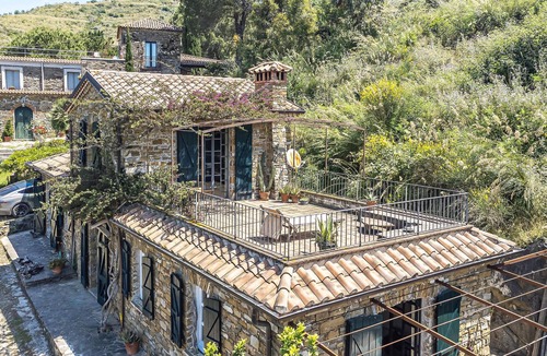Perdifumo House | Charming detached country house with rustic flair in idyllic location.