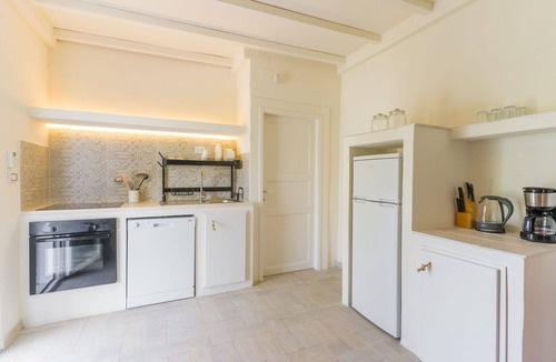 San Vito dei Normanni Villa | Cosy apartment in villa for 7 guests with WIFI, A/C, pool and veranda, close to Ostuni