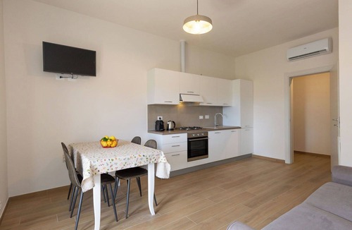Bibbona Apartment | Cosy apartment for 6 people with A/C, WIFI, TV, patio, pets allowed and panoramic view
