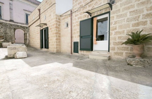 Morciano di Leuca Apartment | Cosy apartment for 4 people with A/C, TV, patio and pets allowed