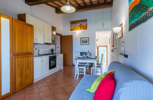 Guardistallo Apartment | Cosy apartment for 5 guests with WIFI, A/C, terrace and pets allowed