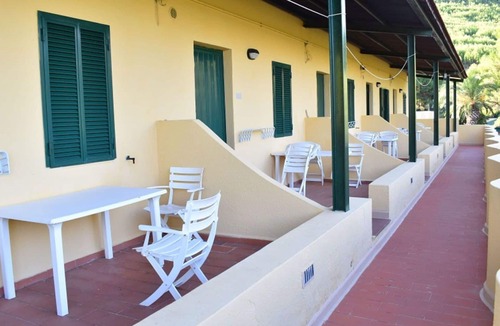 Peschici Apartment | Cosy apartment for 4 people with A/C, TV and terrace
