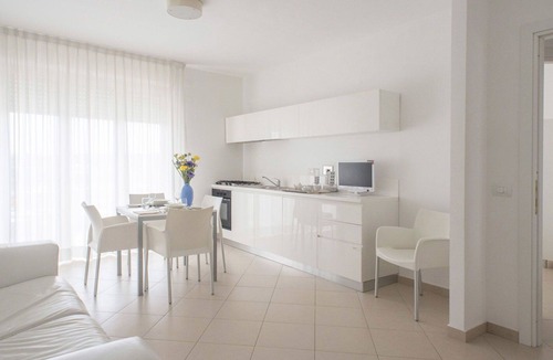 Marina di Vasto Apartment | Cosy apartment for 4 guests with WIFI, A/C, pool, TV, patio and pets allowed