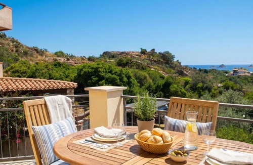 Santa Maria Navarrese Apartment | Cosy apartment for 5 people with WIFI, A/C, TV, terrace, pets allowed and panoramic view