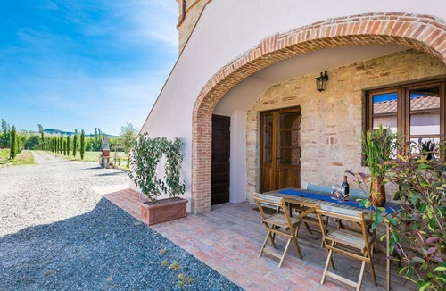 Guardistallo Apartment | Cosy apartment for 4 guests with A/C, WIFI, pool, patio and pets allowed