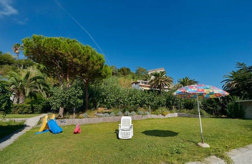 Ischia Ponte Villa | Cottage by the Sea in Cartaromana Bay, with a View of Aragonses Castle