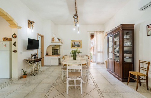 Parati House | Countryside House 'Maison D'Artemisia' with Private Garden and Air Conditioning