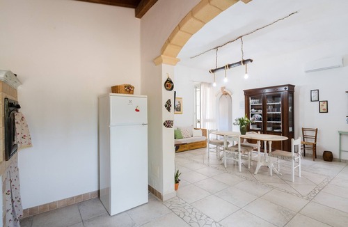 Parati House | Countryside House 'Maison D'Artemisia' with Private Garden and Air Conditioning