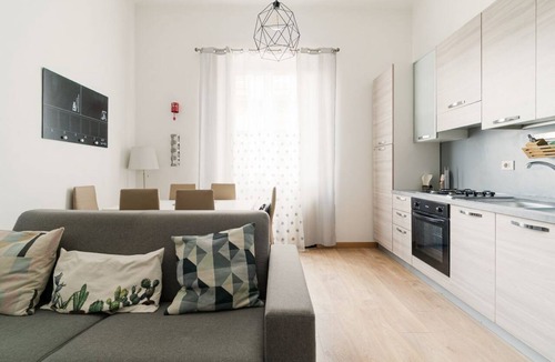 Certosa Apartment | Cozy 50 sqm apartment located on the ground floor (raised), able to accommodate up to 4 people.The accommodation is located just two minutes walk from Viale Certosa, one of the main roads in Milan. The area is well connected to the city center thanks to