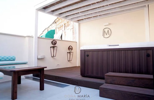 Bari City Centre Apartment | Doña Maria Holiday Home - Luxury Home with Jacuzzi in Bari Historical Centre
