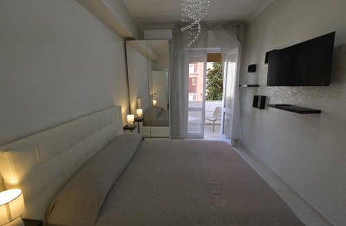Baia Verde Apartment | Double Room 1 with Wi-Fi and Air Conditioning