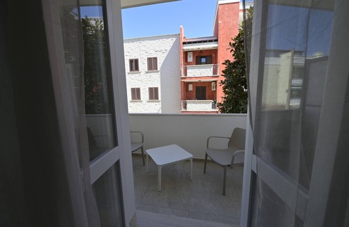 Baia Verde Apartment | Double Room 1 with Wi-Fi and Air Conditioning