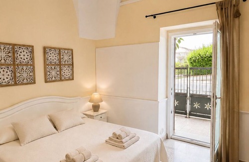 Lecce Bed & Breakfast | Double Room (Breakfast Included) at Dimora Le Tre Muse Charming Guesthouse in Lecce